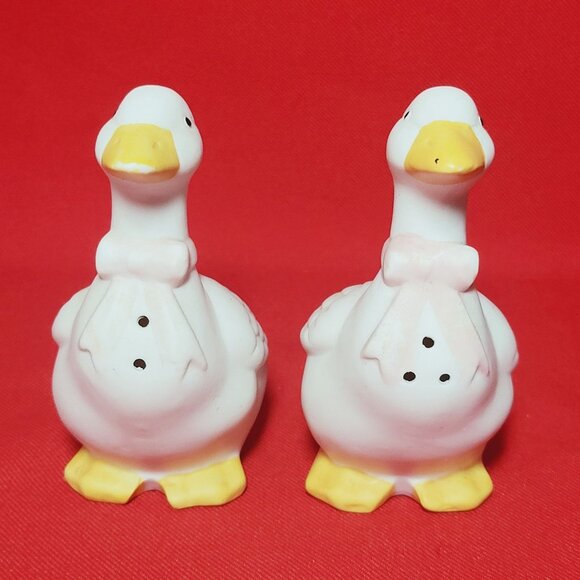 Vintage Salt and Pepper Shaker Duck Geese Pink Bow Set of 2 - Picture 3 of 10